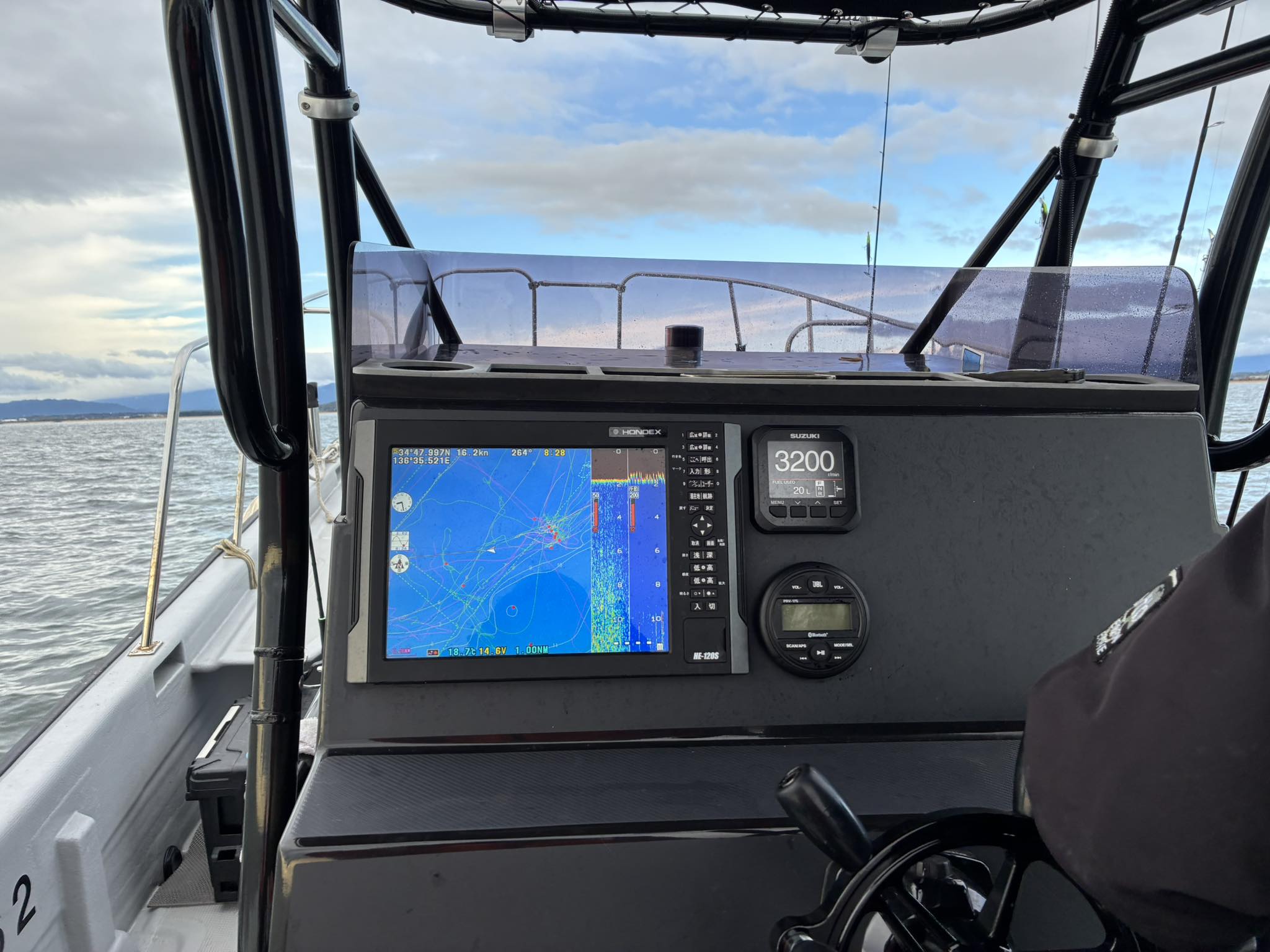 シーチャレンジャーの運転席